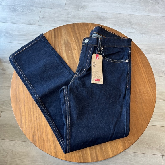 BNWT - Levi's 511 Slim Fit Men's Jeans - Dark Wash - Size 30x30 - Picture 4 of 4